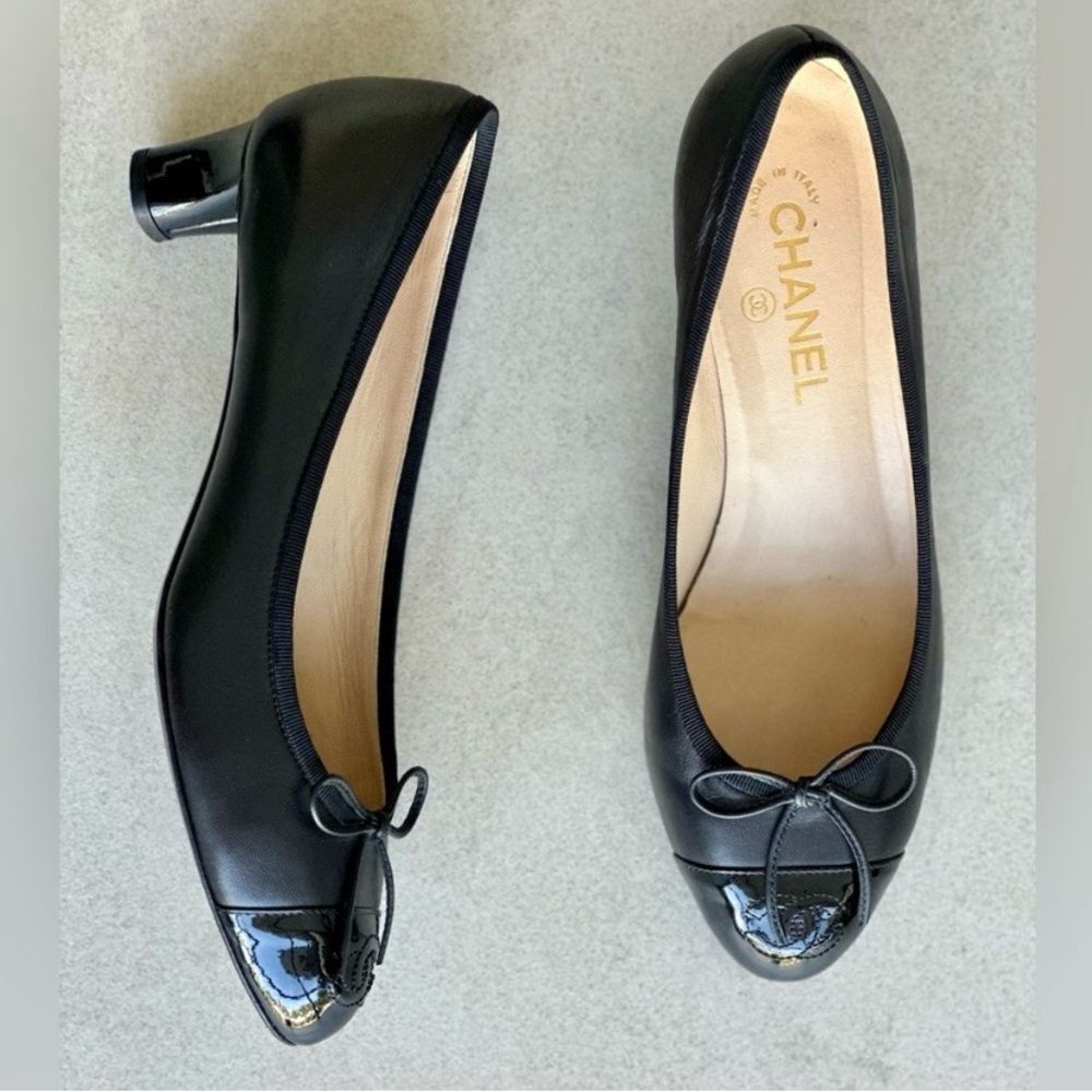 Classic, coveted, 100% authentic, Chanel Ballet Flat pumps in size 40 - Gorgeous